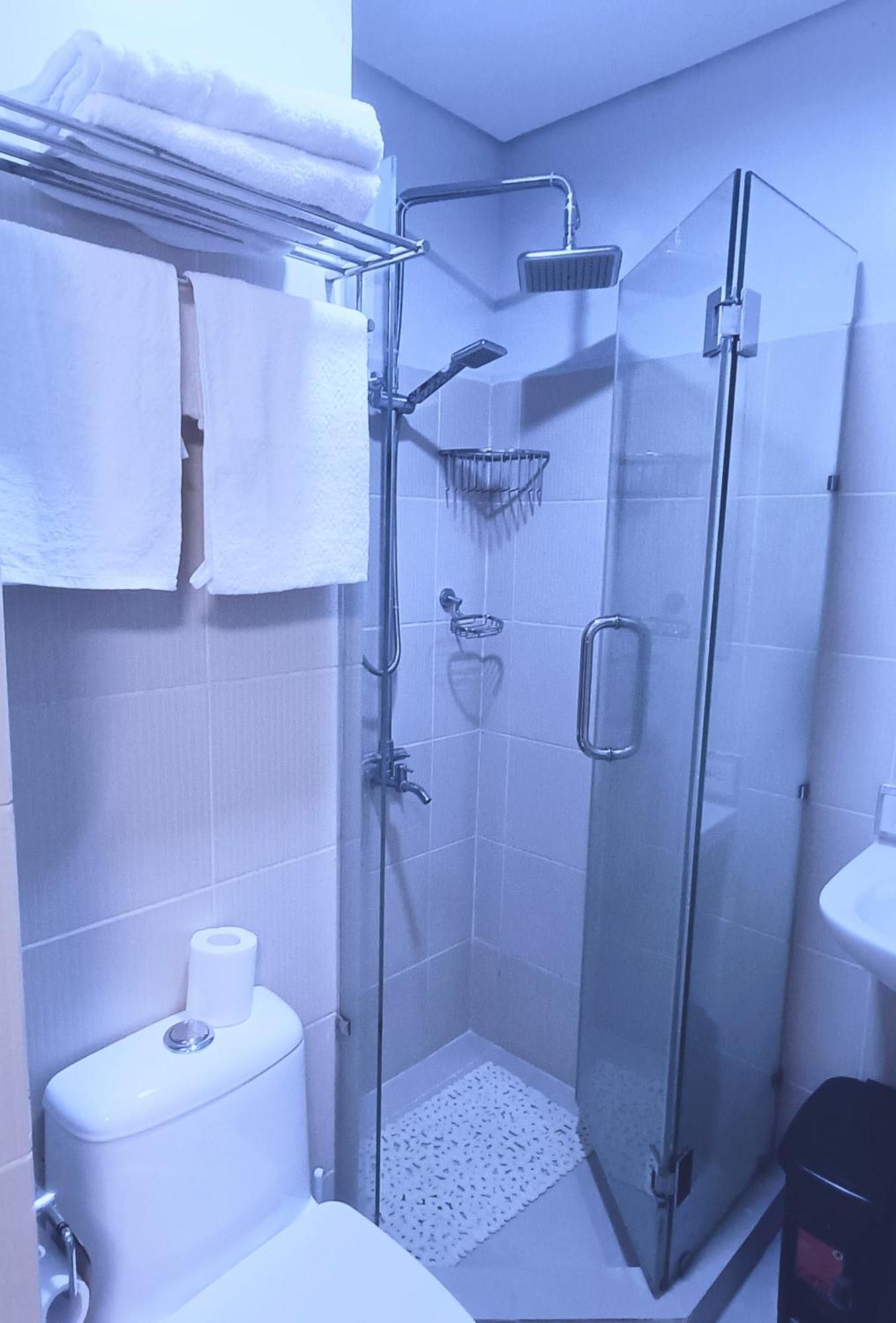 Grass Residences Tower 5 Sm North Qc Манила Стая снимка